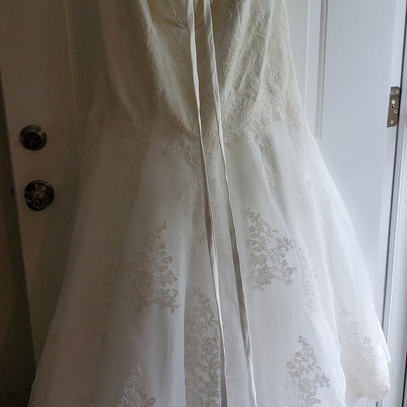 Wedding Dress - Picture 4 of 4
